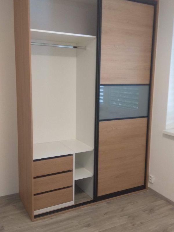 Dvoukřídlé vestavěné skříně